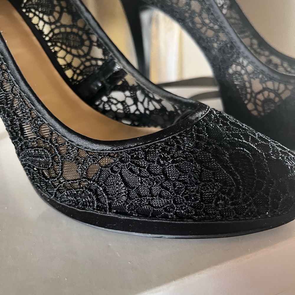 Nine West lace fabric black 4” heels shoes - Picture 3 of 10